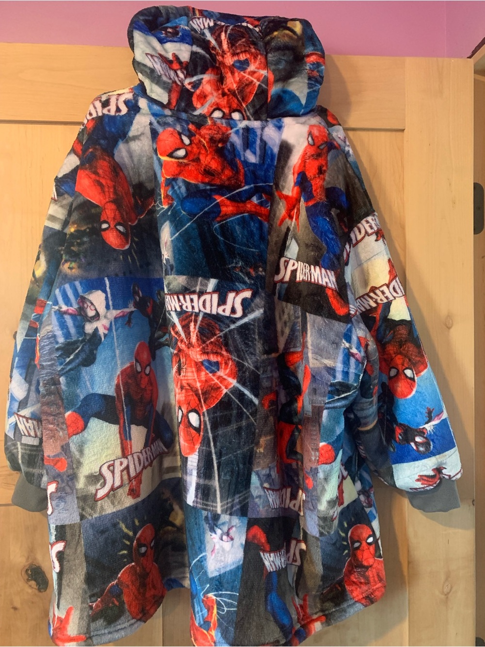 Kid’s Oversized Marvel Spider-Man Plush Hooded Jacket - Picture 3 of 5